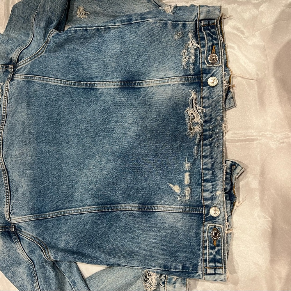 Distressed denim jacket - Picture 3 of 7
